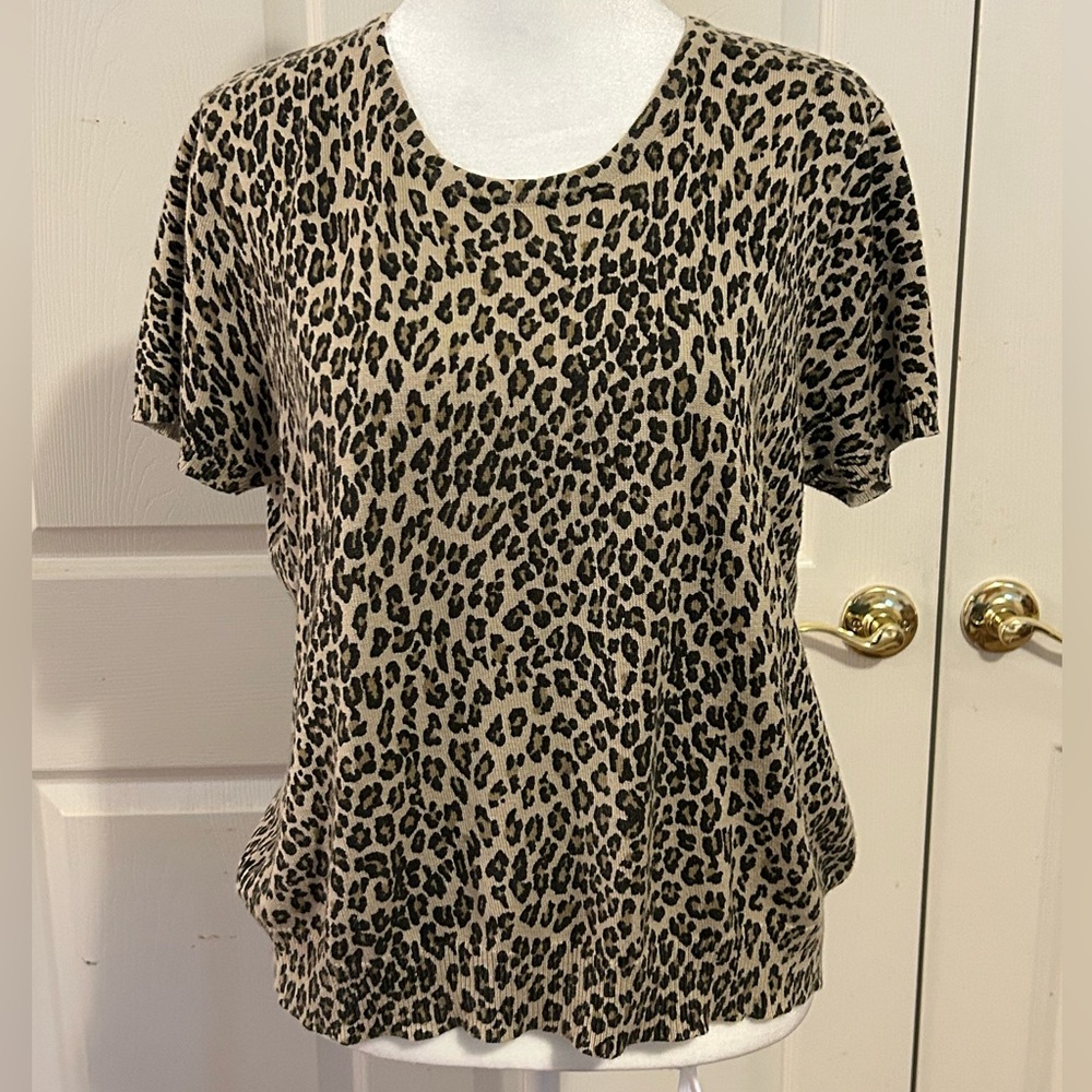 Liz Claiborne Lizwear Petite leopard print short sleeve top